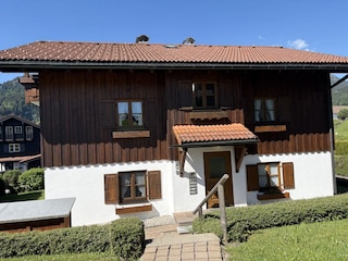 Schönes Landhaus mit der Terrassenwohnung Bergzauber