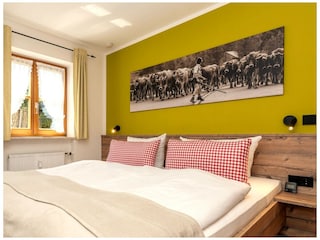 Ruhiges Schlafzimmer mit hochwertigen Matratzen