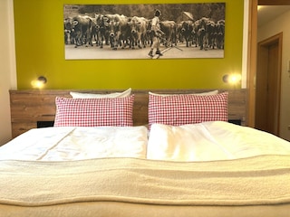 Ruhiges Schlafzimmer mit tollen Betten