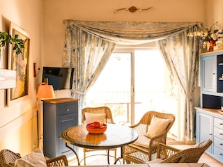 Salon Esszimmer Ferienwohnung Meerblick Balcon sur Mer