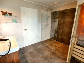 Badezimmer im Obergeschoss