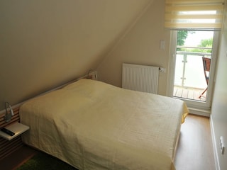 Wohlfühl-Schlafzimmer (2 von 2) mit TV im OG