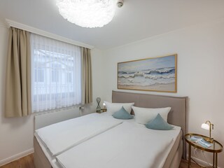Schlafraum mit Doppelbett 180x200 und Verdunklung