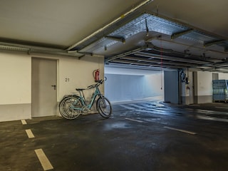 großer TG-Stellplatz mit eigenem Fahrradraum