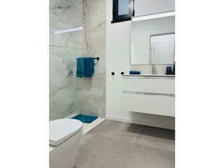 Modernes Badezimmer