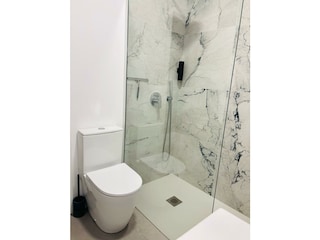 Modernes Badezimmer