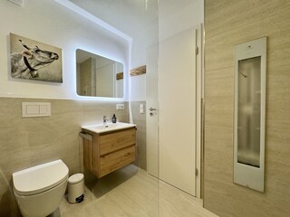 Modernes Badezimmer