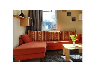 Sitzbereich mit TV