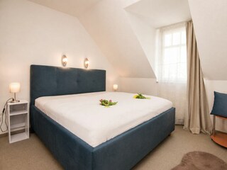 Schlafzimmer mit Doppelbett