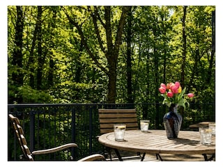 2. Balkon mit Blick auf Möbel