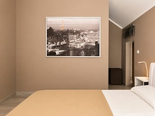 1. Schlafzimmer mit Zugang zur Ankleide