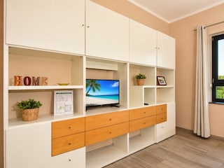 2. Schlafzimmer mit Anbauwand und Ablagemöglichkeiten