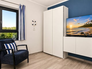 3. Schlafzimmer mit TV