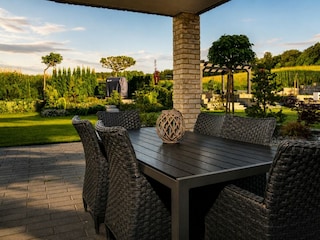 möblierte Terrasse