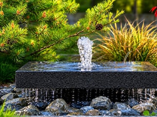 Wasserspiel im Garten