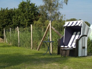 Strandkorb auf dem Grundstück