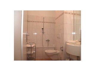 Badezimmer mit Badewanne