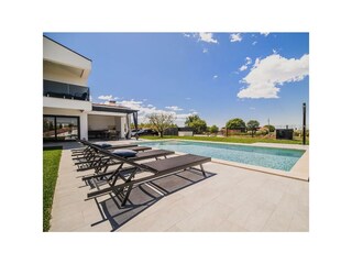 Villa Nova Vas Outdoor Recording 1