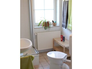 Badezimmer mit Dusche/WC