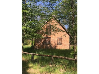 Historisches Gebäude mitten in der Natur