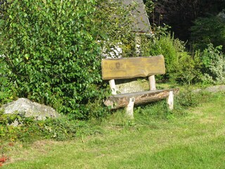 Die urgemütliche Bank hinterm Ferienhaus!