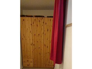 Nische mit Kleiderschrank