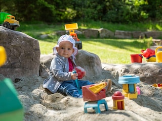 Sandkasten auf dem Spielplatz