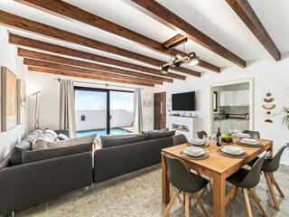 Villa Tías Features 10