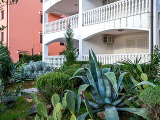 The balcony (upper right)