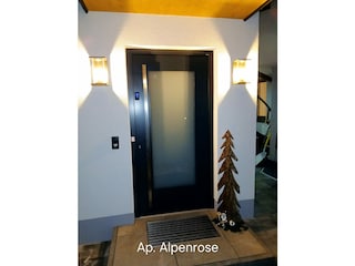 Eingangstüre Alpenrose