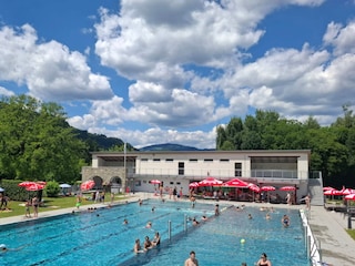 Abkühlung im Freibad in Anger_GenussCard Partner!