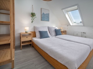 Schlafzimmer mit Doppelbett