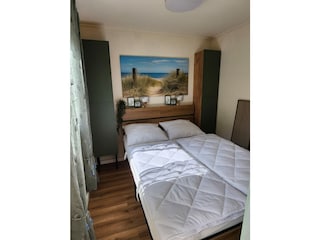 Schlafzimmer mit 140x200cm Bett