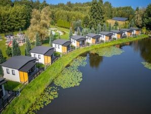 Eingeschossiges Ferienhaus am Teich Nr. 5