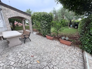 Eingang zur Villa Vienna mit wunderschönem Garten.