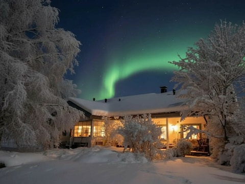 Ferienhaus Cozy 3BR Home | River Views & Private Sauna