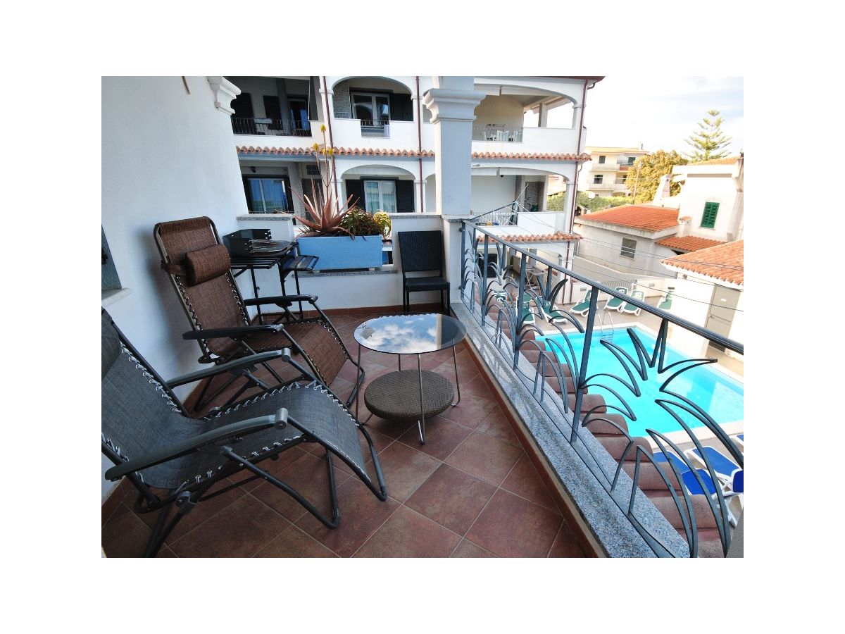 Balcony with view on Pool