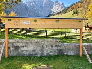 EBike Ladestation mit Schildern