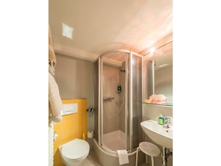 Dusche mit WC - klein aber fein