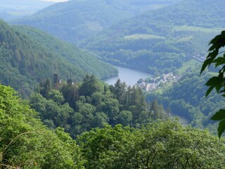 Ourtal mit Burg Falkenstein