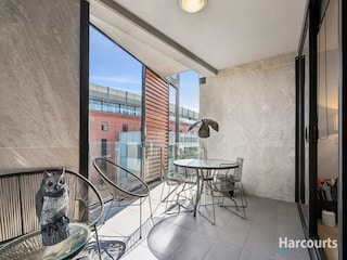 Apartment Welt Outdoor Recording 3