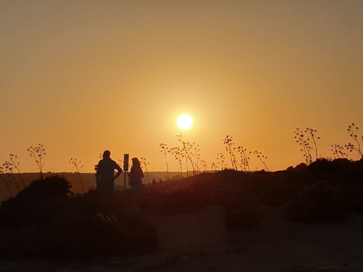 Klippenspaziergang bei Sonnenuntergang