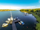 Blick auf den Pier mit den Booten