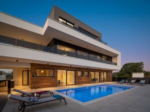 - Villa Old Olive VI