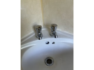 Waschbecken im WC