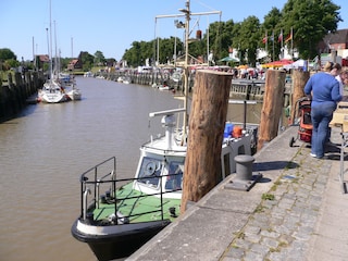 Flohmarkt im Hafen von Tönning