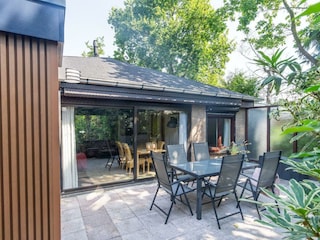 Die Terrasse mit Gartengruppe