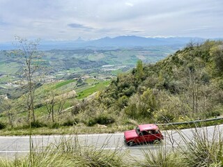 Blick von Ripatransone auf die Sibilinischen Berge