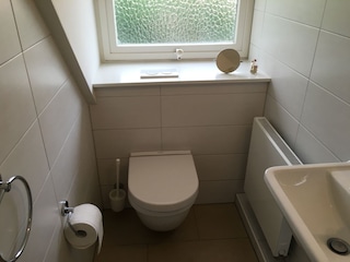 separates WC