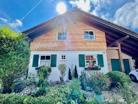 ALPVERLIEBT - Ferienhaus mit komplett eingezäuntem Garten